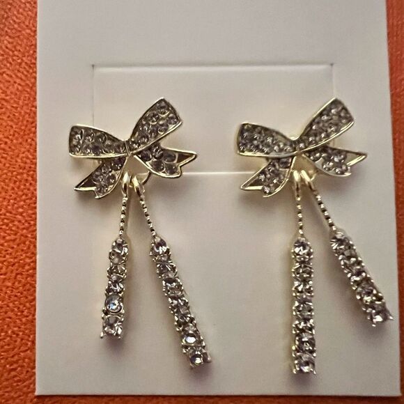 🎀 Betsey Johnson new crystal dangle bow earrings 🎀 - Picture 4 of 7